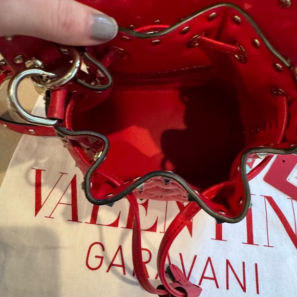 Valentino Garavni mini bucket bag with studs - RED - Picture 6 of 11